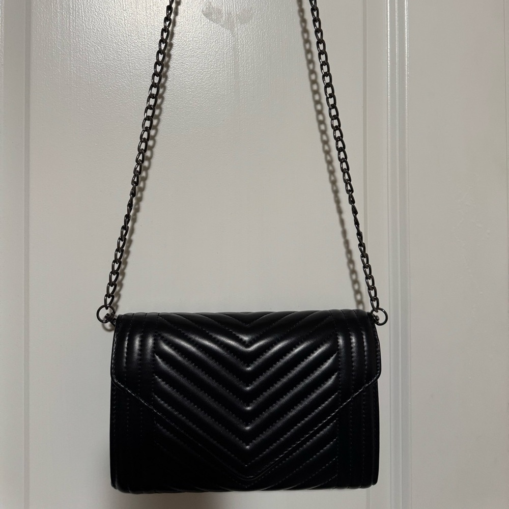 Elegant Black Quilted Chain Bag